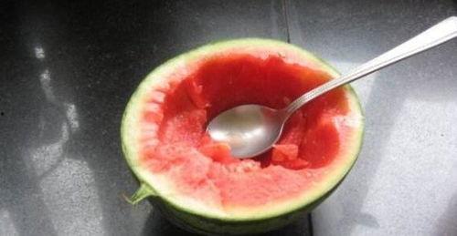 两人吃瓜,揭秘两人吃瓜背后的故事